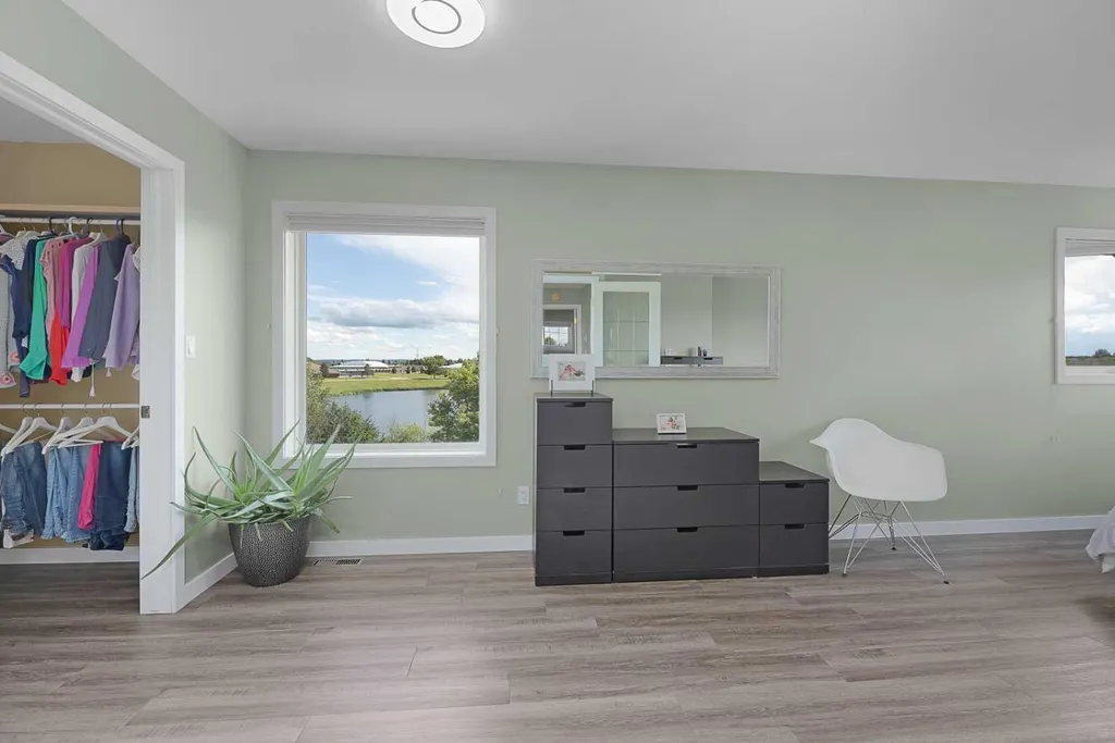 44 Lakes Close Lacombe AB T4L 1S4