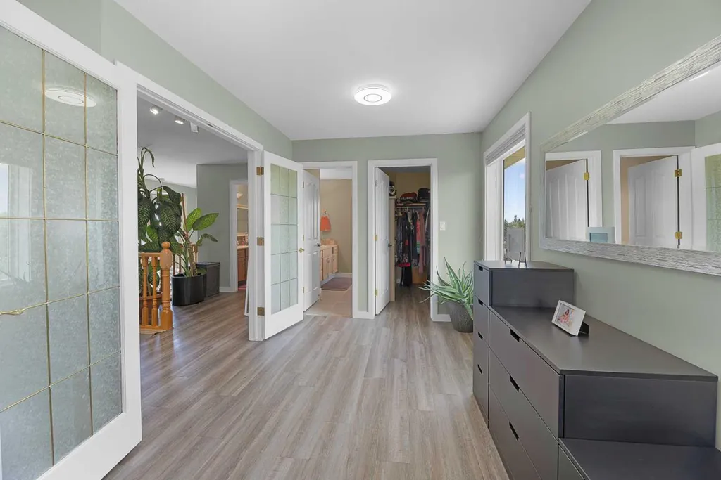 44 Lakes Close Lacombe AB T4L 1S4