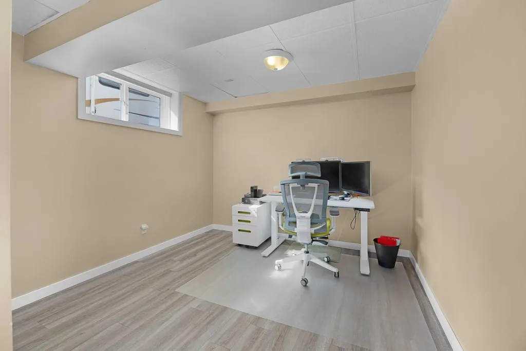 44 Lakes Close Lacombe AB T4L 1S4