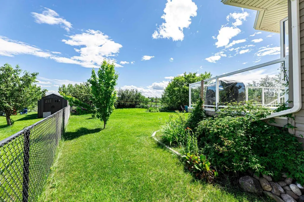 44 Lakes Close Lacombe AB T4L 1S4