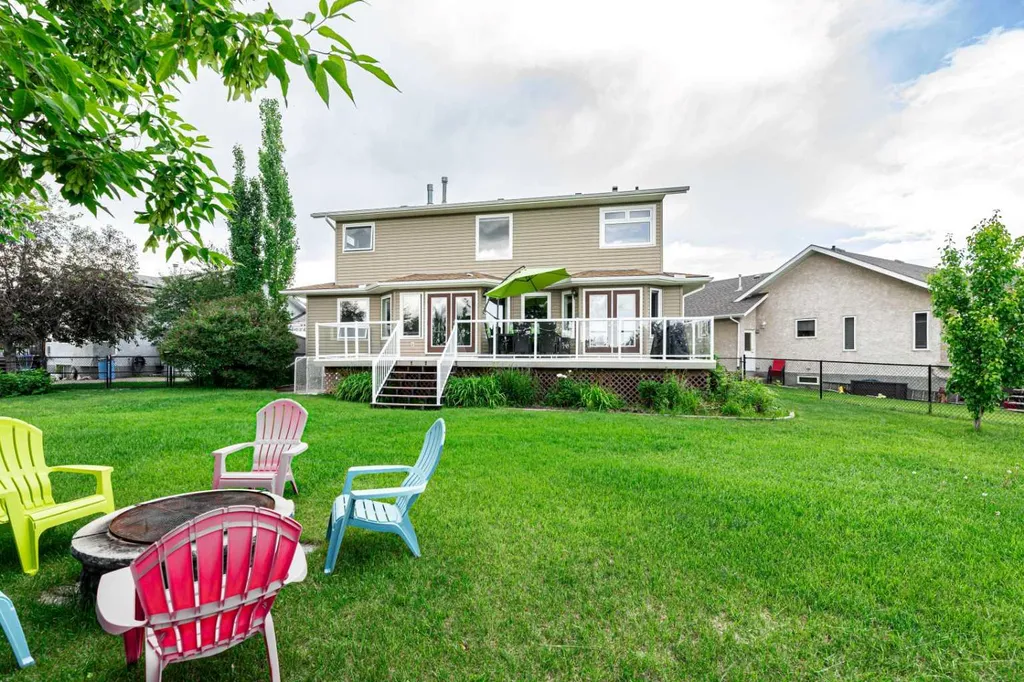 44 Lakes Close Lacombe AB T4L 1S4