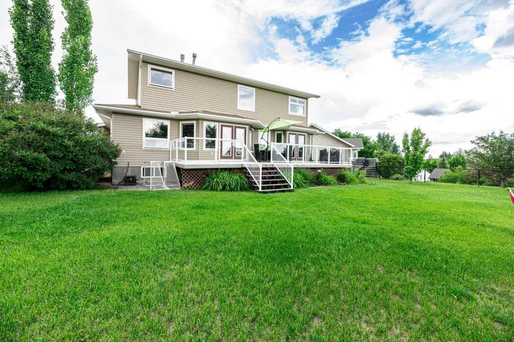 44 Lakes Close Lacombe AB T4L 1S4