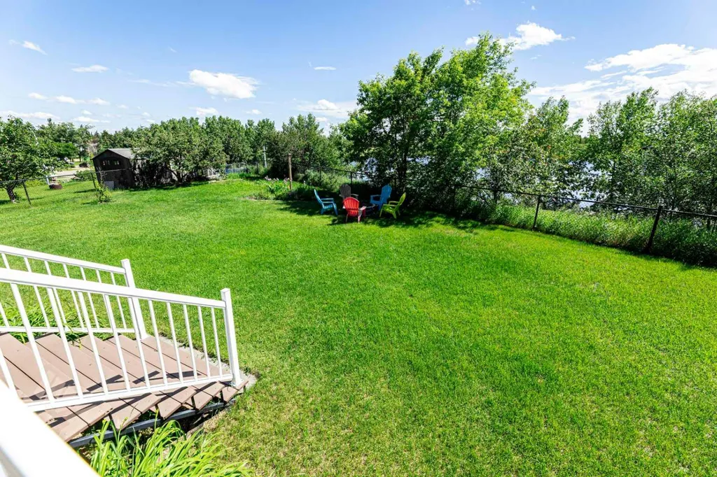 44 Lakes Close Lacombe AB T4L 1S4