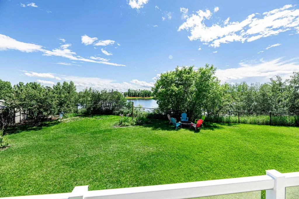 44 Lakes Close Lacombe AB T4L 1S4