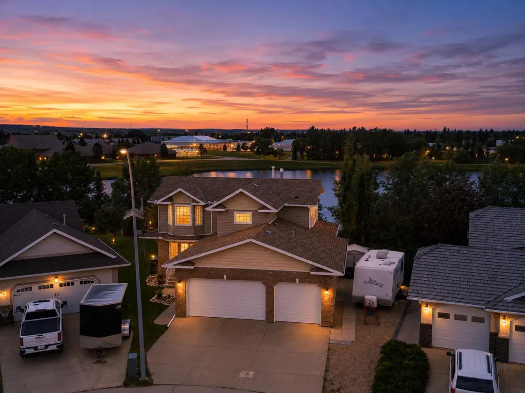 44 Lakes Close Lacombe AB T4L 1S4