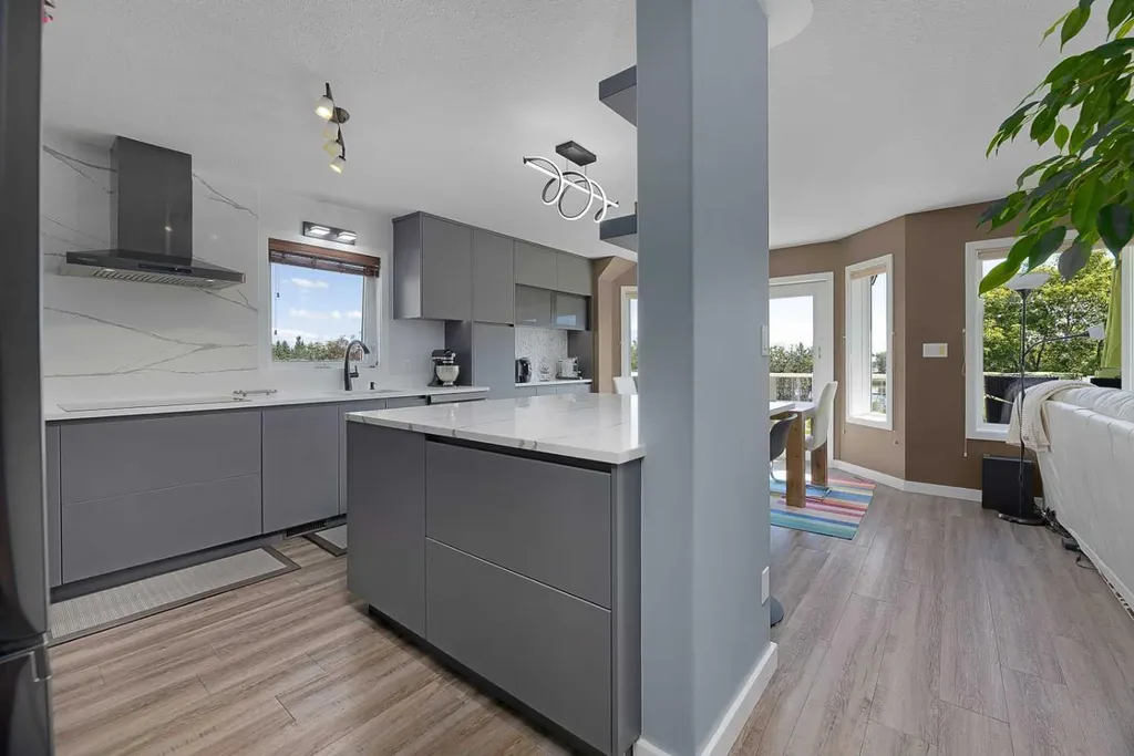 44 Lakes Close Lacombe AB T4L 1S4
