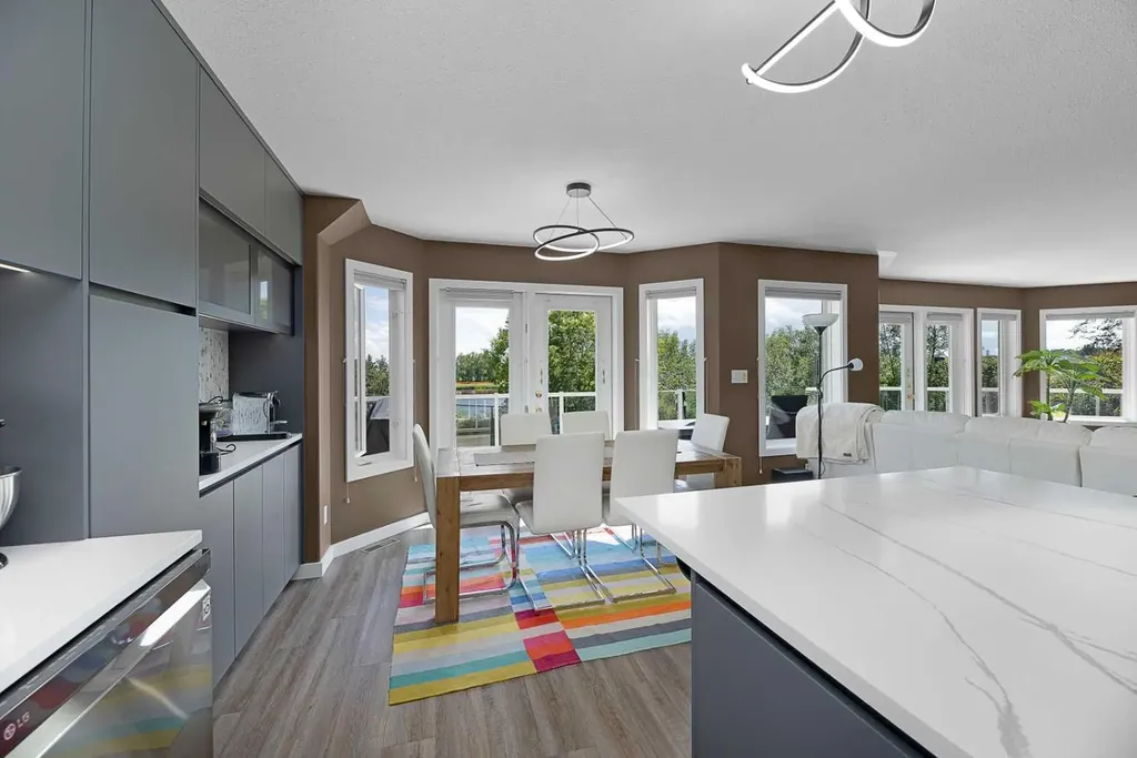 44 Lakes Close Lacombe AB T4L 1S4