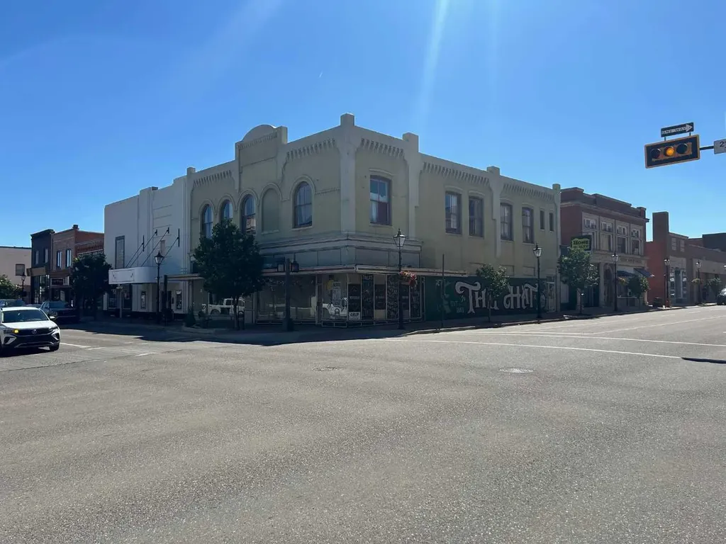 601 2 Street SE Medicine Hat AB T1A 0C8