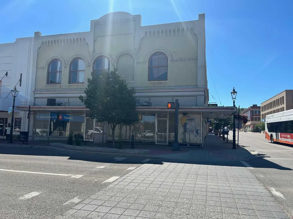 601 2 Street SE Medicine Hat AB T1A 0C8
