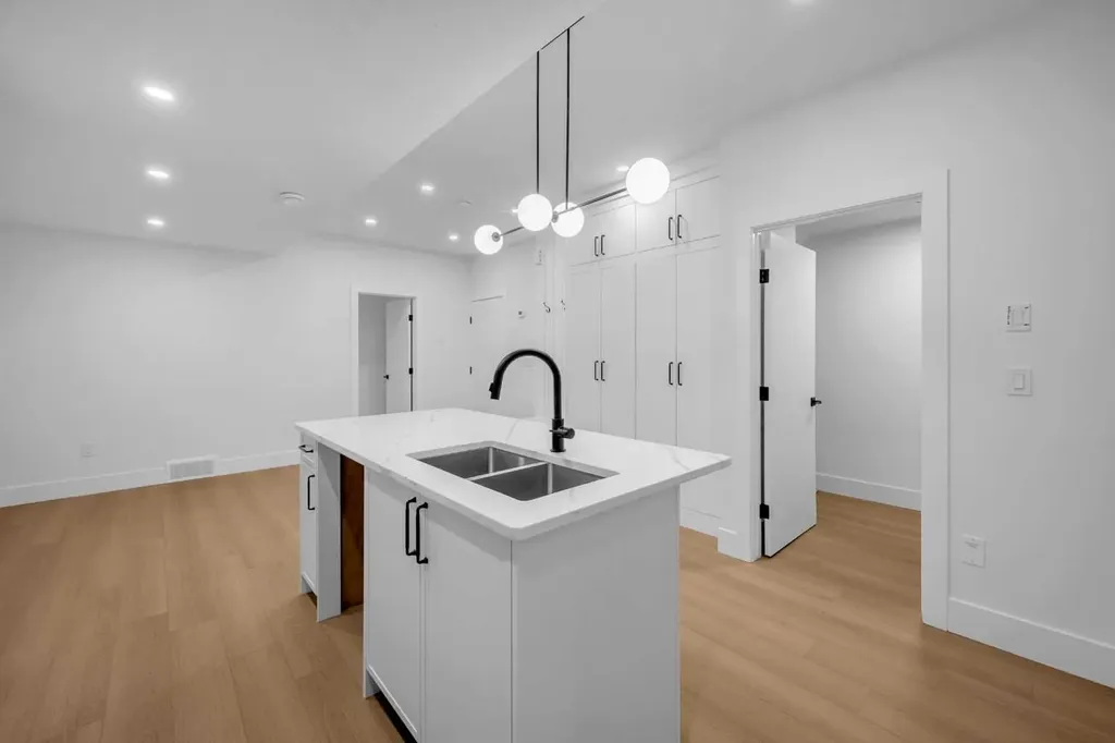 2623 Cochrane Road Calgary AB T2M 4H8