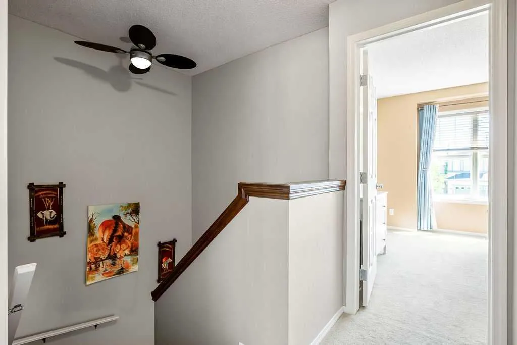 275 Everstone Drive SW Calgary AB T2Y 4v2