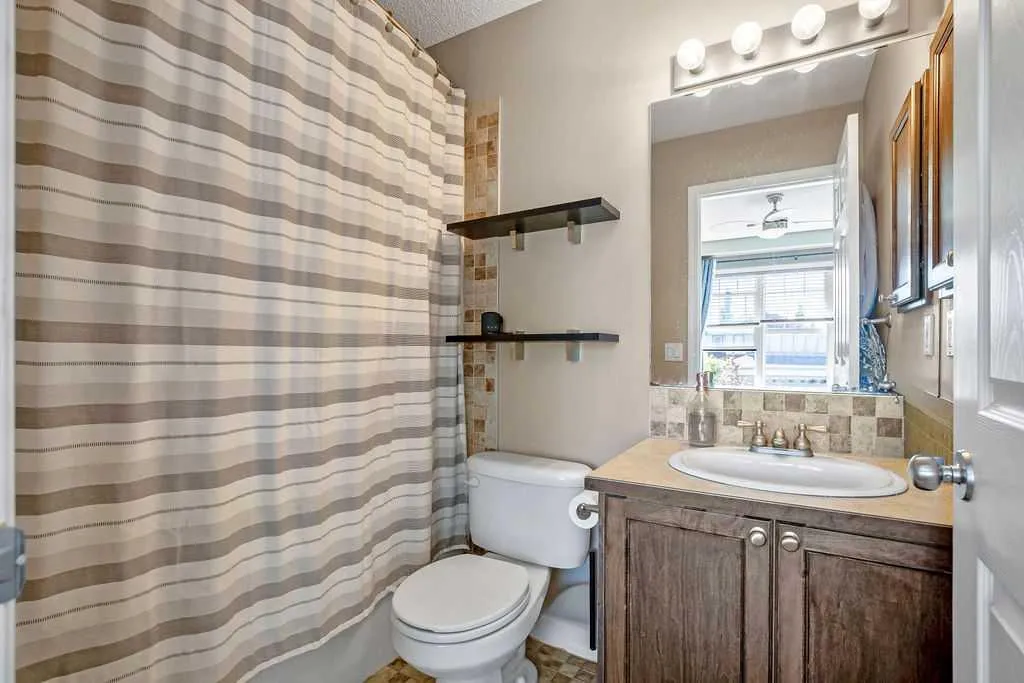 275 Everstone Drive SW Calgary AB T2Y 4v2