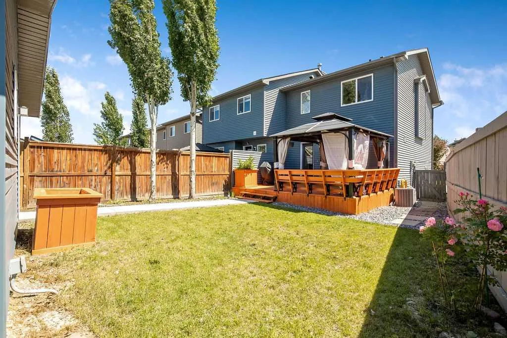 275 Everstone Drive SW Calgary AB T2Y 4v2