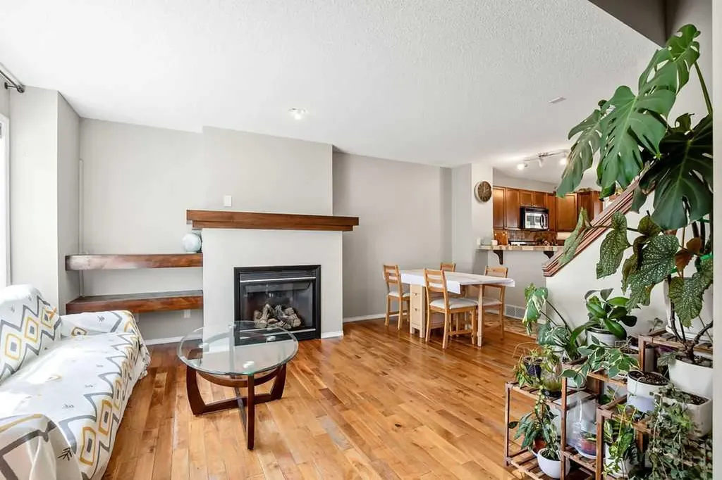 275 Everstone Drive SW Calgary AB T2Y 4v2