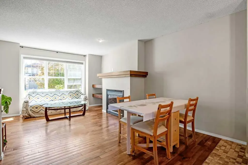 275 Everstone Drive SW Calgary AB T2Y 4v2