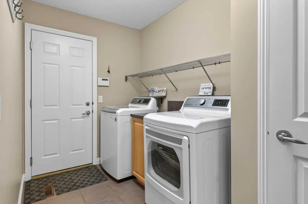 25 Panamount Rise NW Calgary AB T3K 6B6
