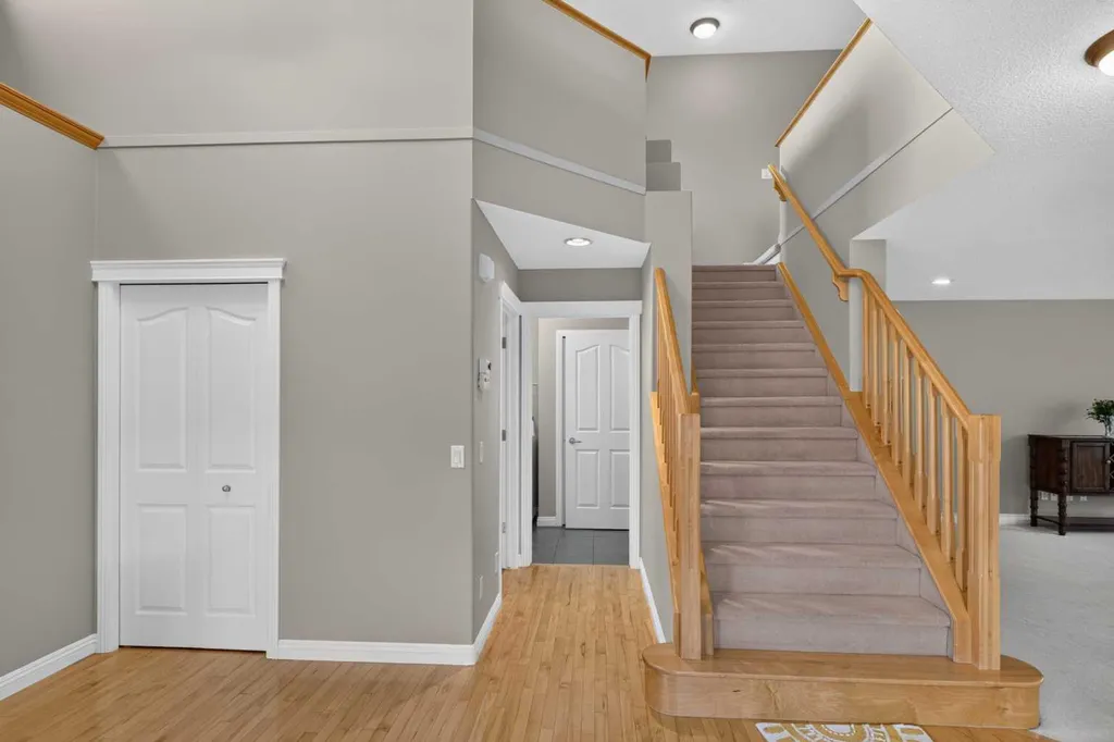 25 Panamount Rise NW Calgary AB T3K 6B6