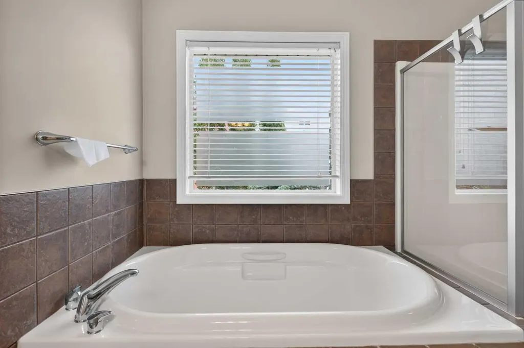 25 Panamount Rise NW Calgary AB T3K 6B6