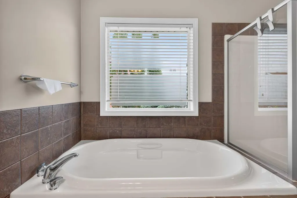 25 Panamount Rise NW Calgary AB T3K 6B6