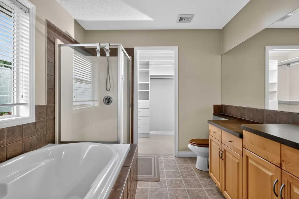 25 Panamount Rise NW Calgary AB T3K 6B6