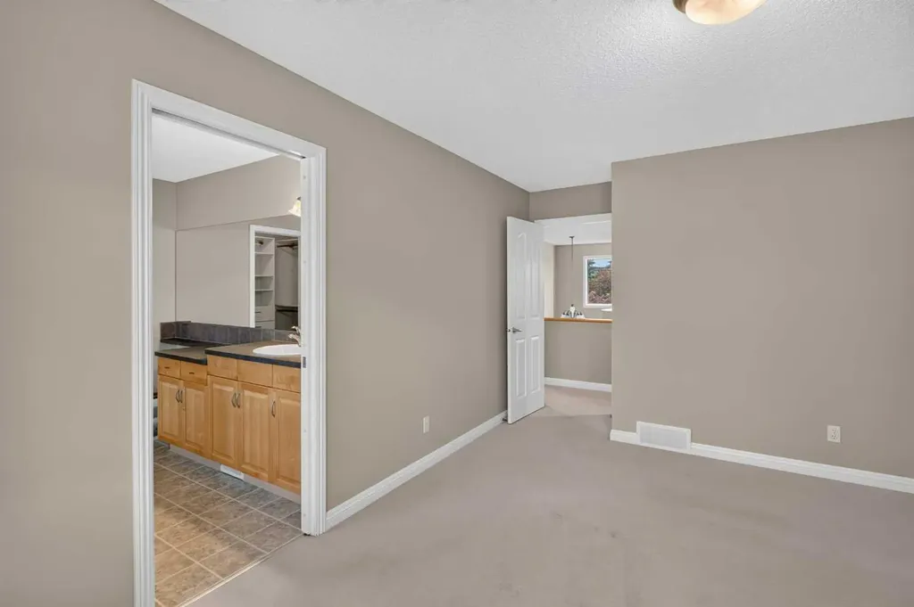 25 Panamount Rise NW Calgary AB T3K 6B6