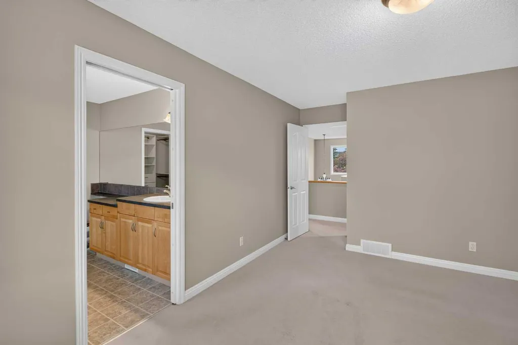 25 Panamount Rise NW Calgary AB T3K 6B6
