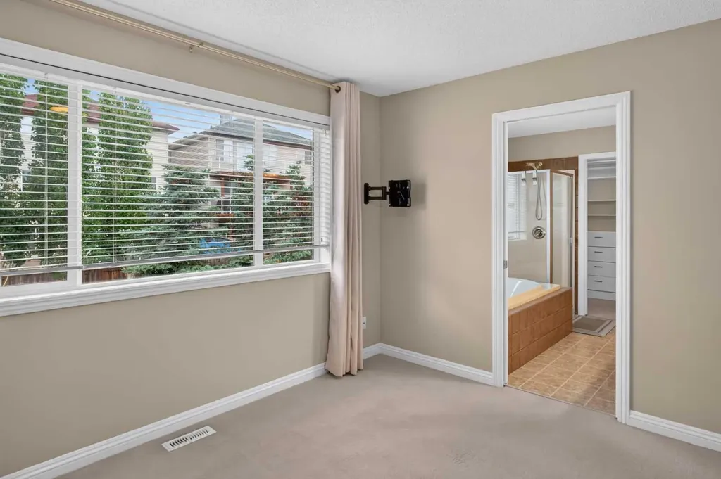 25 Panamount Rise NW Calgary AB T3K 6B6