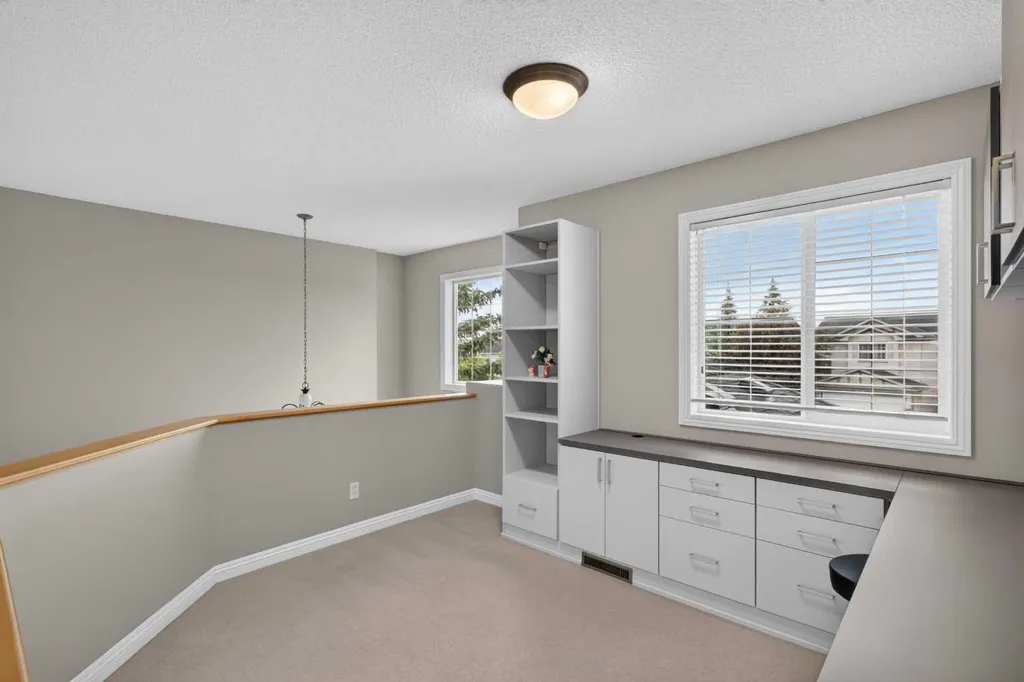 25 Panamount Rise NW Calgary AB T3K 6B6