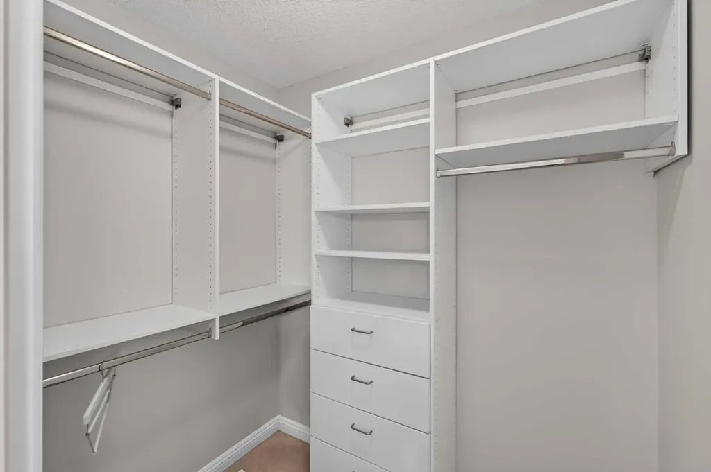 25 Panamount Rise NW Calgary AB T3K 6B6