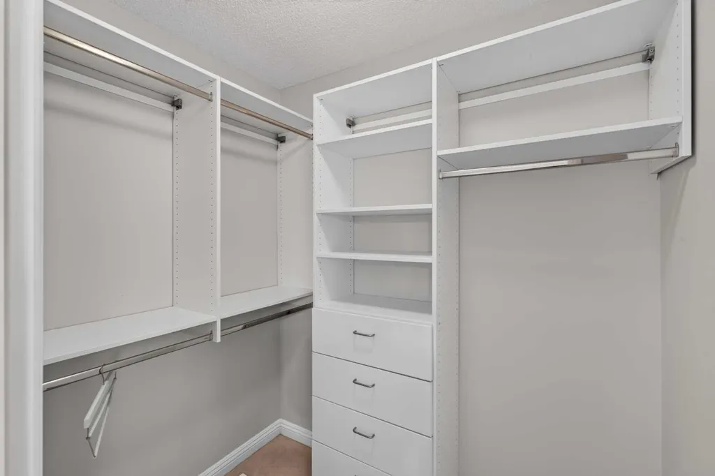25 Panamount Rise NW Calgary AB T3K 6B6