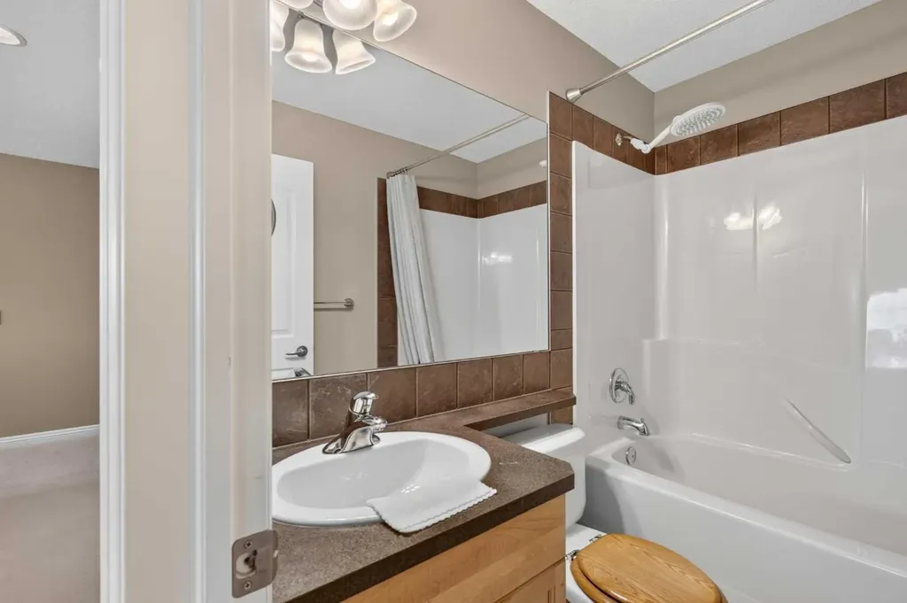 25 Panamount Rise NW Calgary AB T3K 6B6