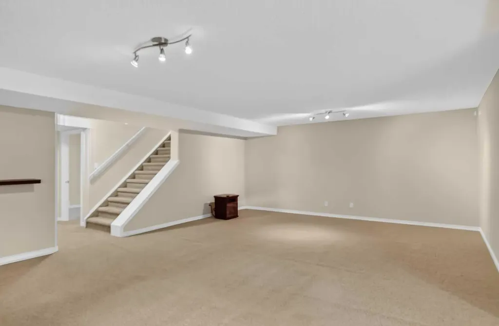 25 Panamount Rise NW Calgary AB T3K 6B6