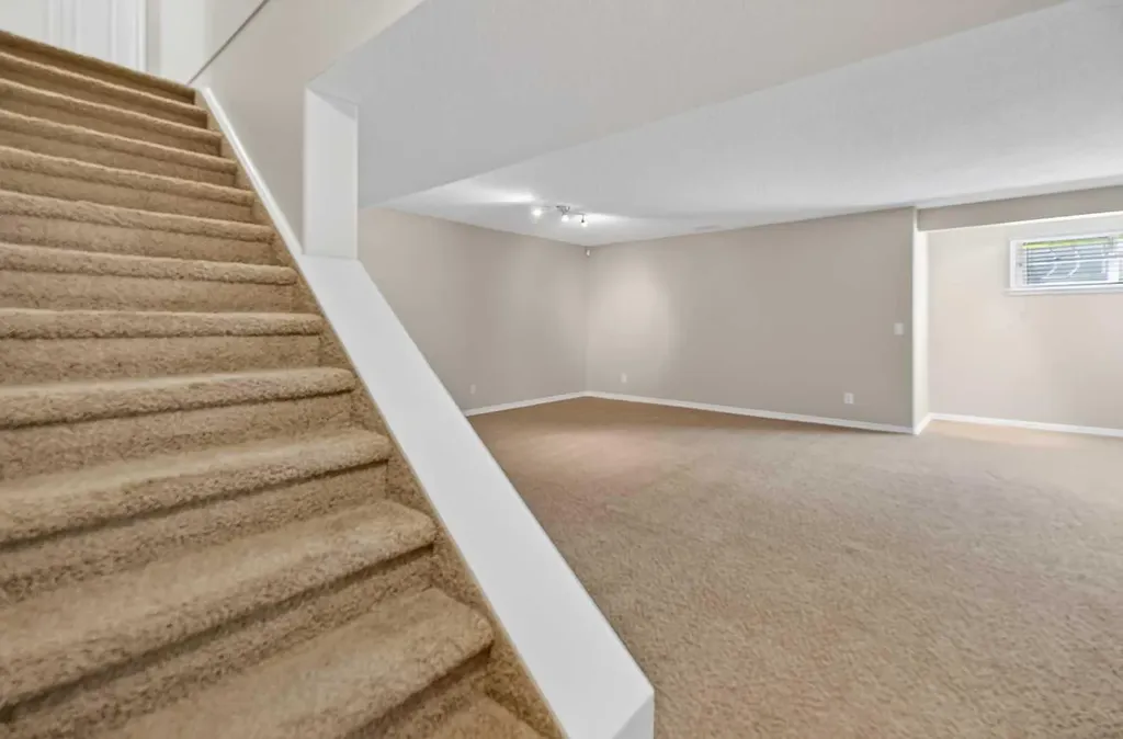 25 Panamount Rise NW Calgary AB T3K 6B6