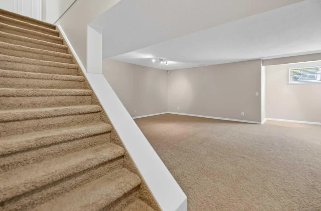 25 Panamount Rise NW Calgary AB T3K 6B6