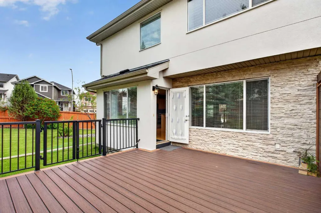 25 Panamount Rise NW Calgary AB T3K 6B6
