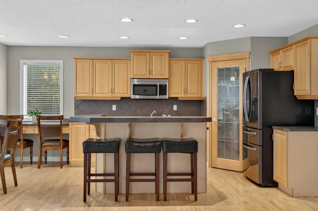25 Panamount Rise NW Calgary AB T3K 6B6