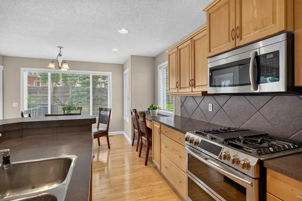 25 Panamount Rise NW Calgary AB T3K 6B6