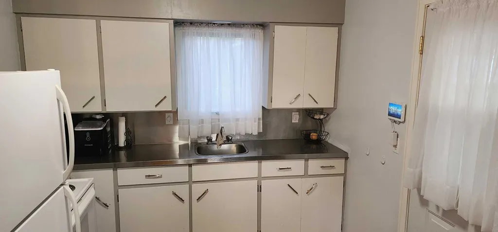 5111 53 Street Mannville AB T0B 2W0