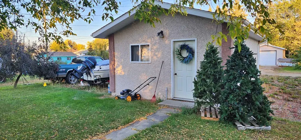 5111 53 Street Mannville AB T0B 2W0