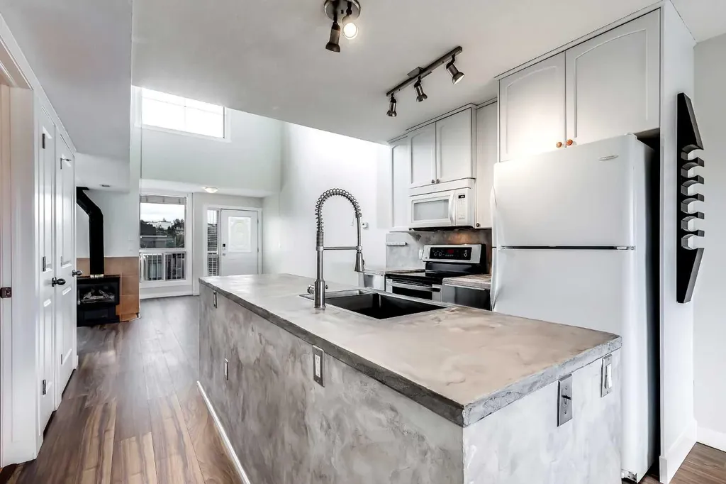 1540 17 Avenue SW Calgary AB T2C 0C8