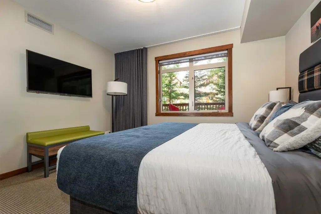 30 Lincoln Park Canmore AB T1W 3E9