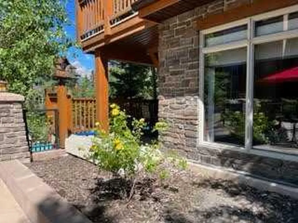 30 Lincoln Park Canmore AB T1W 3E9