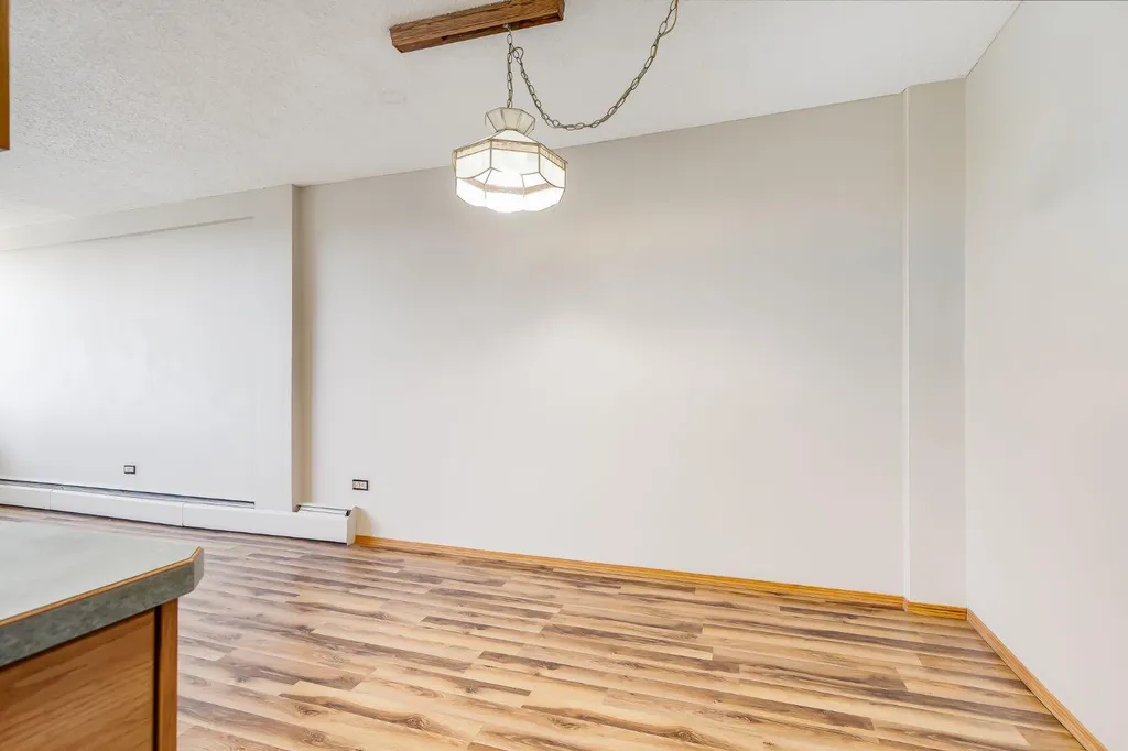 1620 8 Avenue NW Calgary AB T2N 1C4