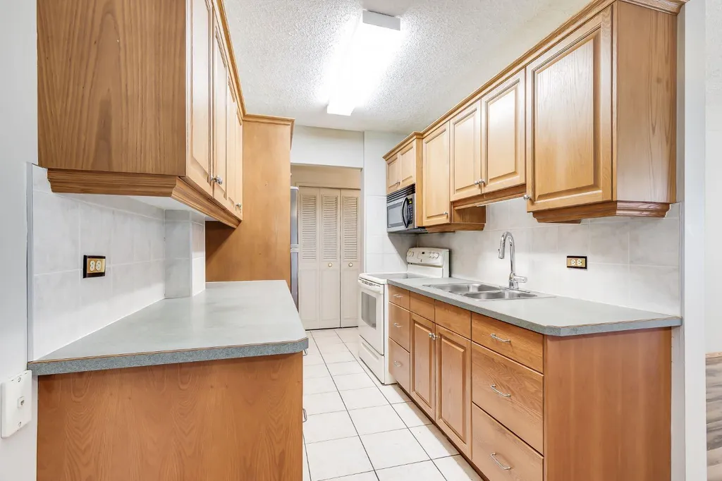 1620 8 Avenue NW Calgary AB T2N 1C4