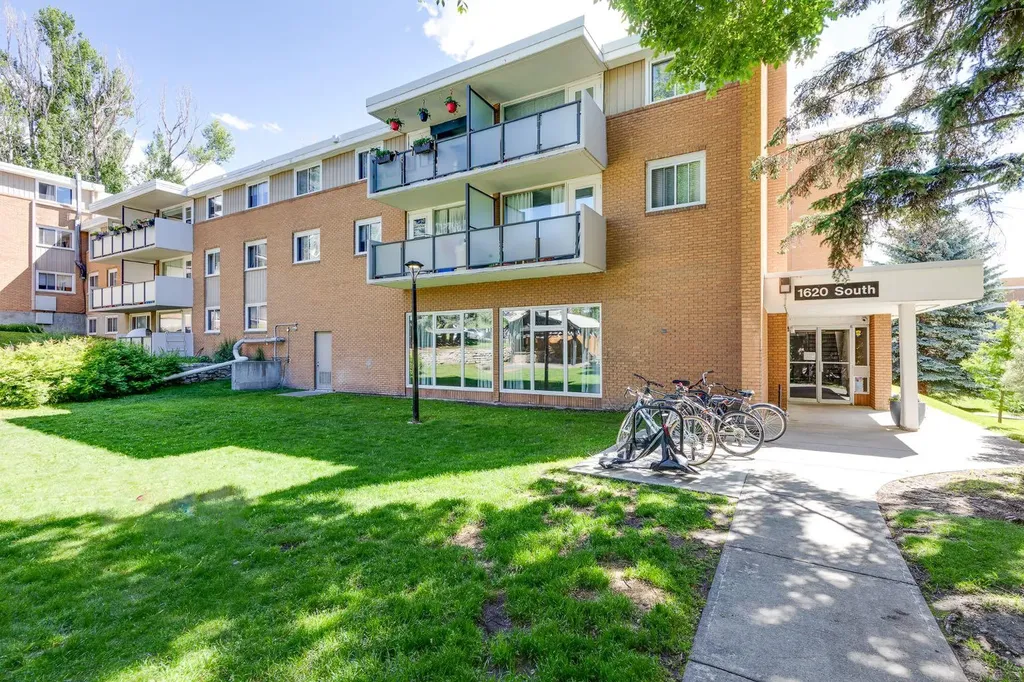 1620 8 Avenue NW Calgary AB T2N 1C4