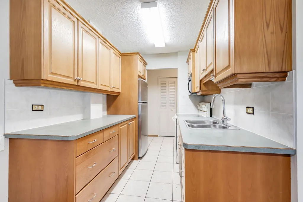 1620 8 Avenue NW Calgary AB T2N 1C4