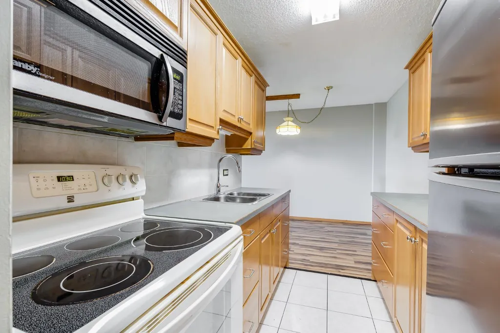 1620 8 Avenue NW Calgary AB T2N 1C4
