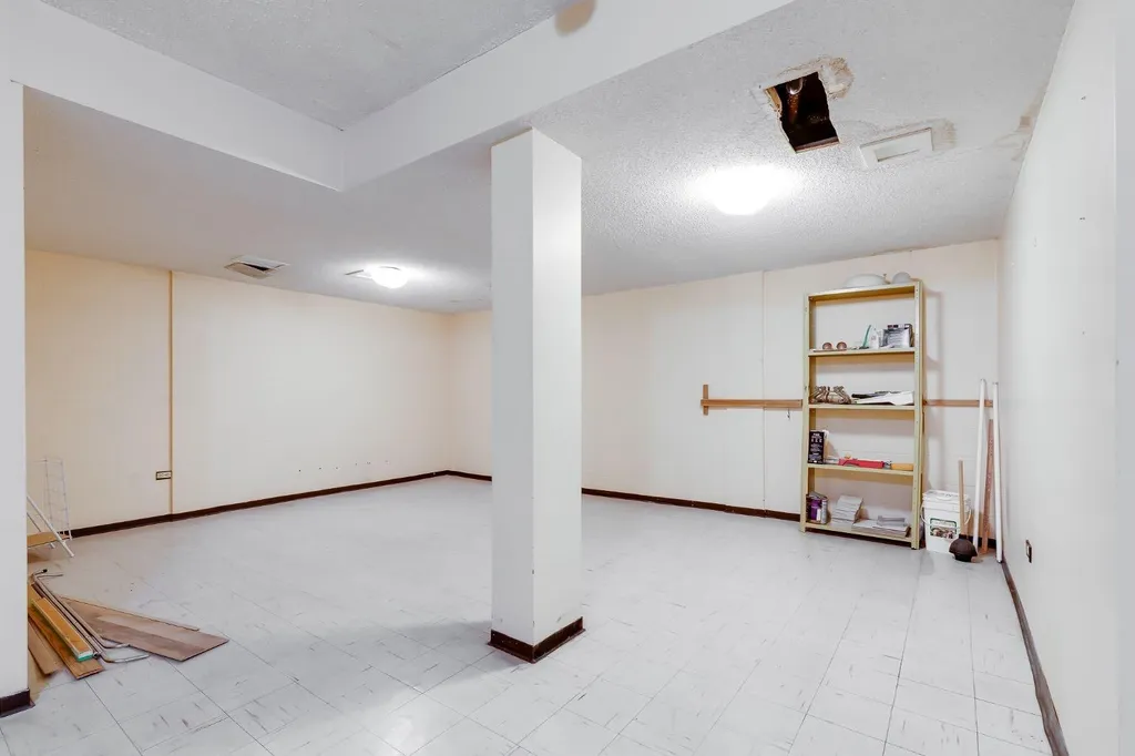 1620 8 Avenue NW Calgary AB T2N 1C4
