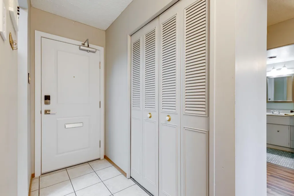 1620 8 Avenue NW Calgary AB T2N 1C4