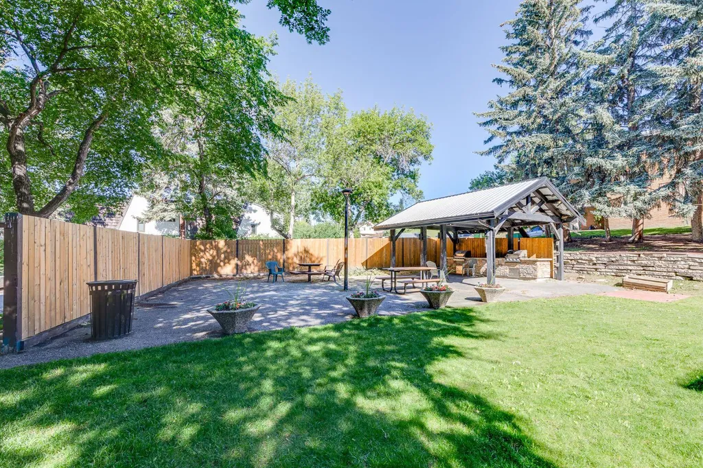 1620 8 Avenue NW Calgary AB T2N 1C4